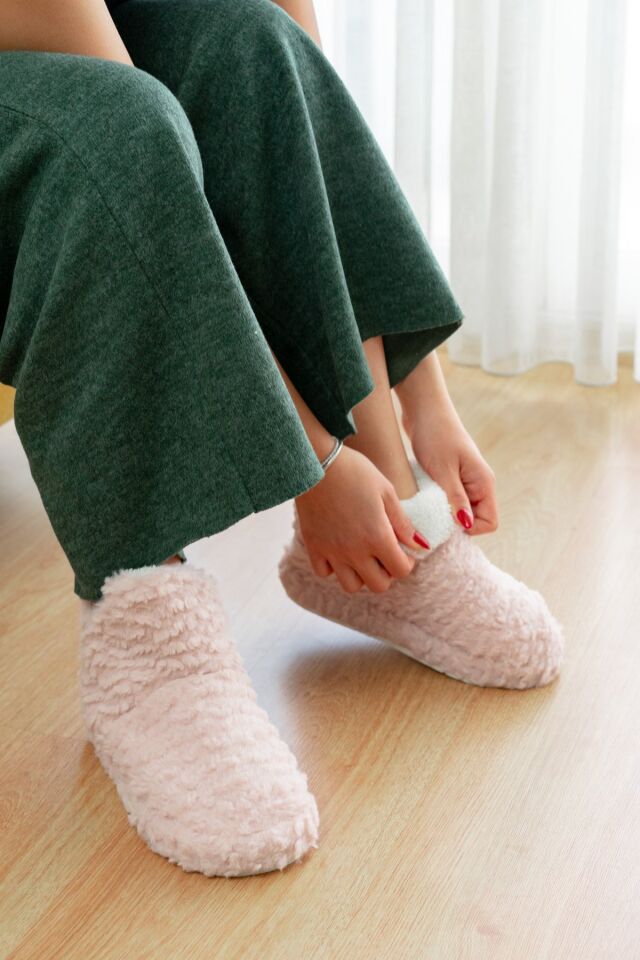 Sessiz Taban Kadın Şık Günlük Çeyiz Terlik Kapalı Ev Botu