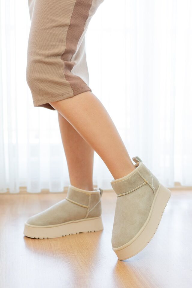 Kadın Bot Kadın Ayakkabı Içi Kürklü Bot Kalın Tabanlı Bot Modeli KREM - 31