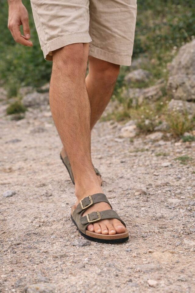 Unisex Çift Tokalı Süet Terlik – Ortopedik Kaymaz Rahat Taban Günlük Rahatlık HAKİ - 45