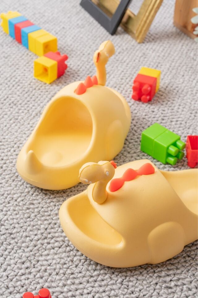 Çocuk Sevimli Kuğu Ve Dinazor Figürlü Kaymaz Terlik Banyo Plaj Havuz Balkon Terliği Unisex SARI - 25