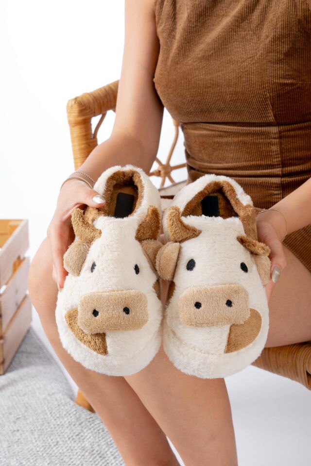 Kadın Öküz Figürlü Sessiz Taban Peluş Ev Terliği