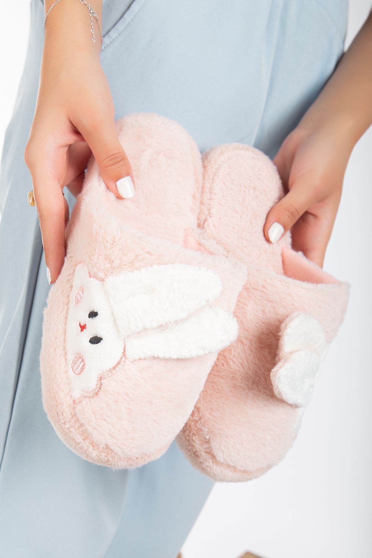 Kadın Tavşan Figürlü Sessiz Taban Peluş Ev Terliği