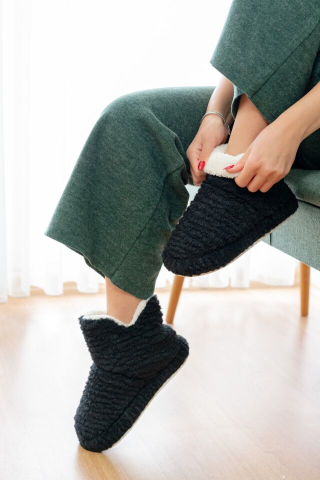 Sessiz Taban Kadın Şık Günlük Çeyiz Terlik Kapalı Ev Botu SİYAH - 40