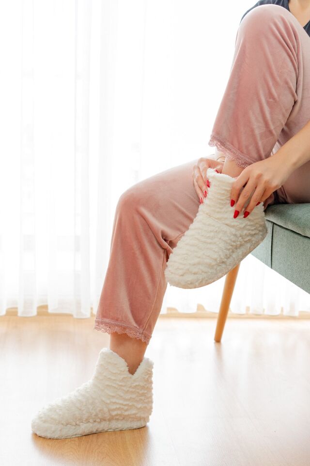 Sessiz Taban Kadın Şık Günlük Çeyiz Terlik Kapalı Ev Botu KREM - 40