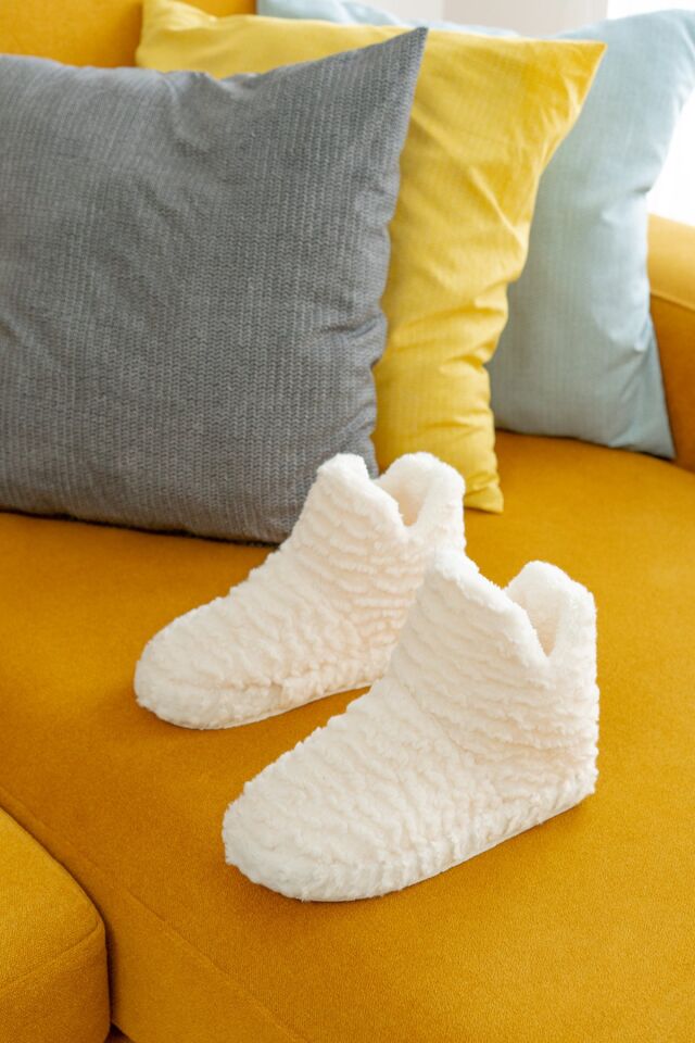 Sessiz Taban Kadın Şık Günlük Çeyiz Terlik Kapalı Ev Botu KREM - 40