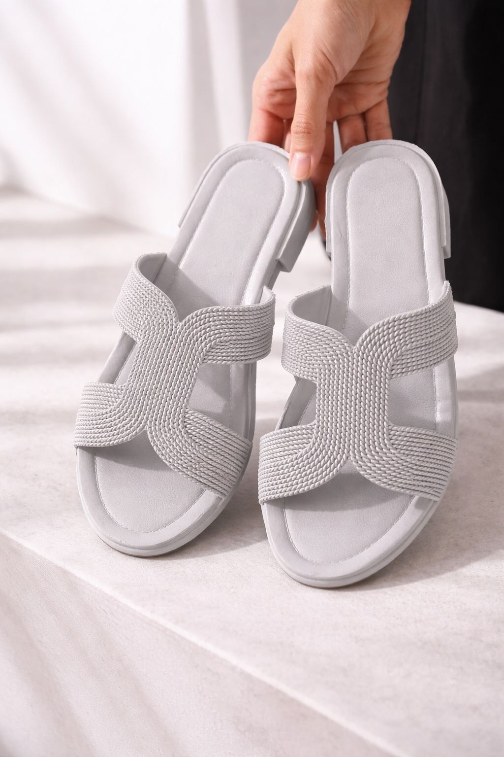 Kadın Hasır Görünümlü Bantlı Plaj Balkon Günlük Terlik Rahat Taban Şık Yaz Kombini GRİ - 40