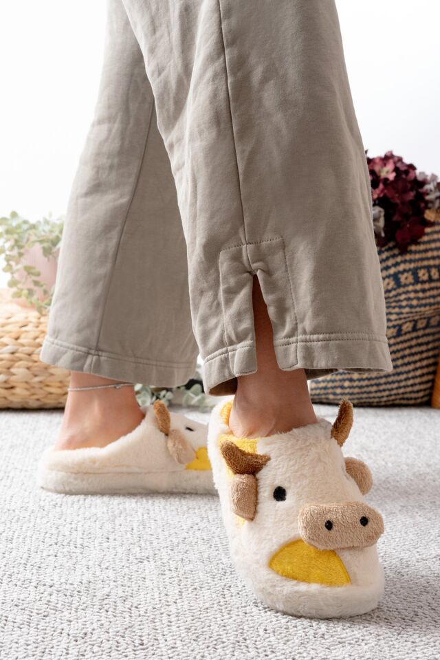 Kadın Öküz Figürlü Sessiz Taban Peluş Ev Terliği SARI - 38