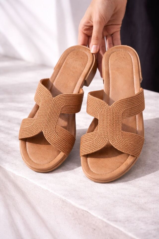 Kadın Hasır Görünümlü Bantlı Plaj Balkon Günlük Terlik Rahat Taban Şık Yaz Kombini Kadın Hasır Görünümlü Bantlı Plaj Balkon Günlük Terlik Rahat Taban Şık Yaz Kombini