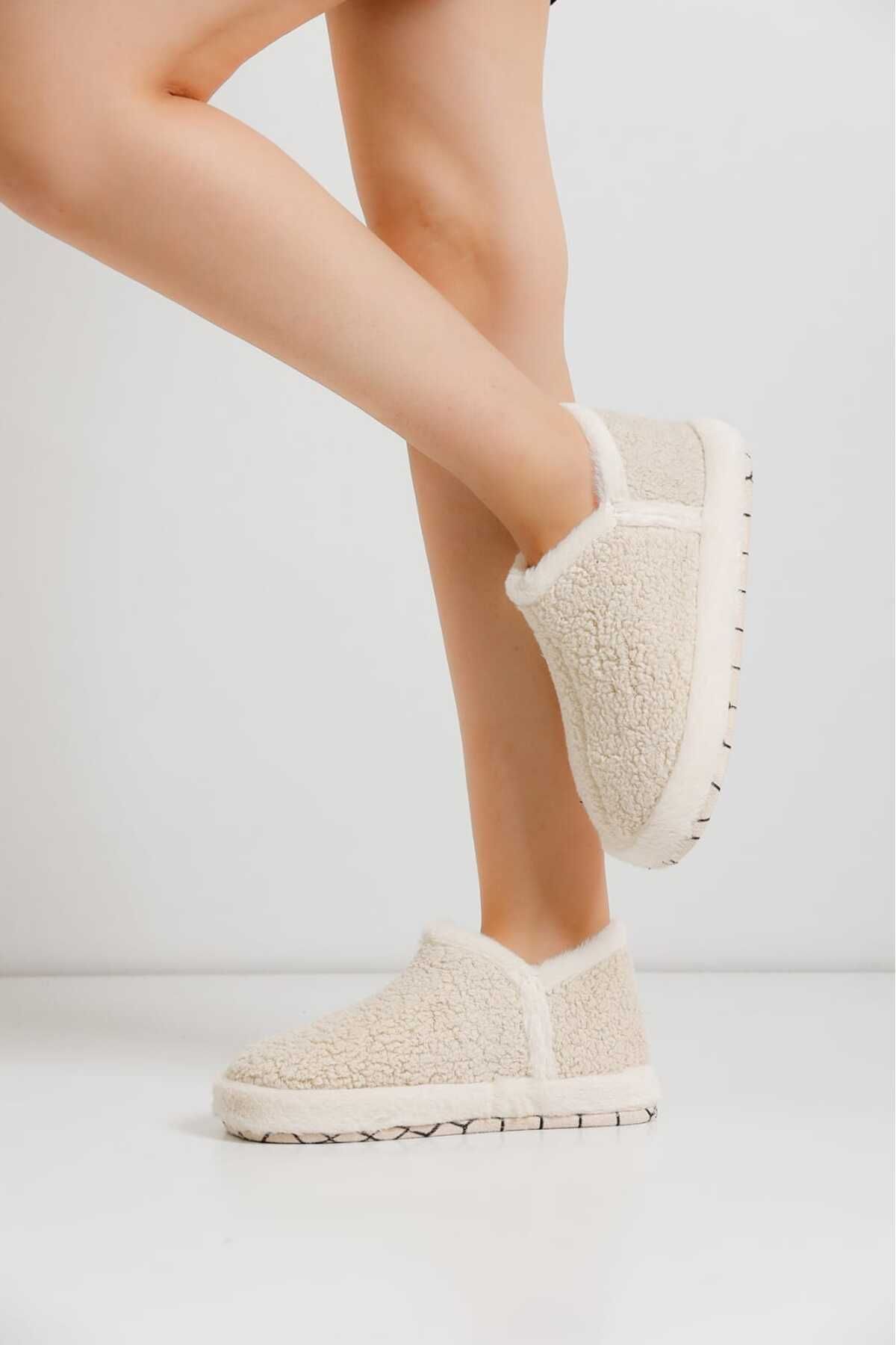 Kadın Hafif Pofuduk Panduf Ses Yapmaz Kalın Taban Ev Ayakkabısı KREM - 36