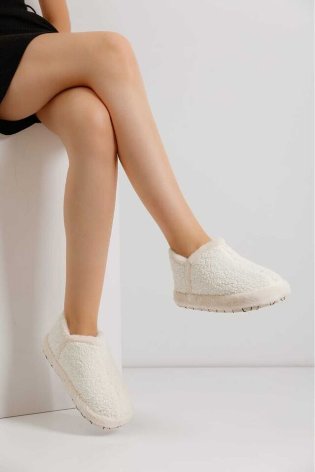 Kadın Hafif Pofuduk Panduf Ses Yapmaz Kalın Taban Ev Ayakkabısı BEYAZ - 36