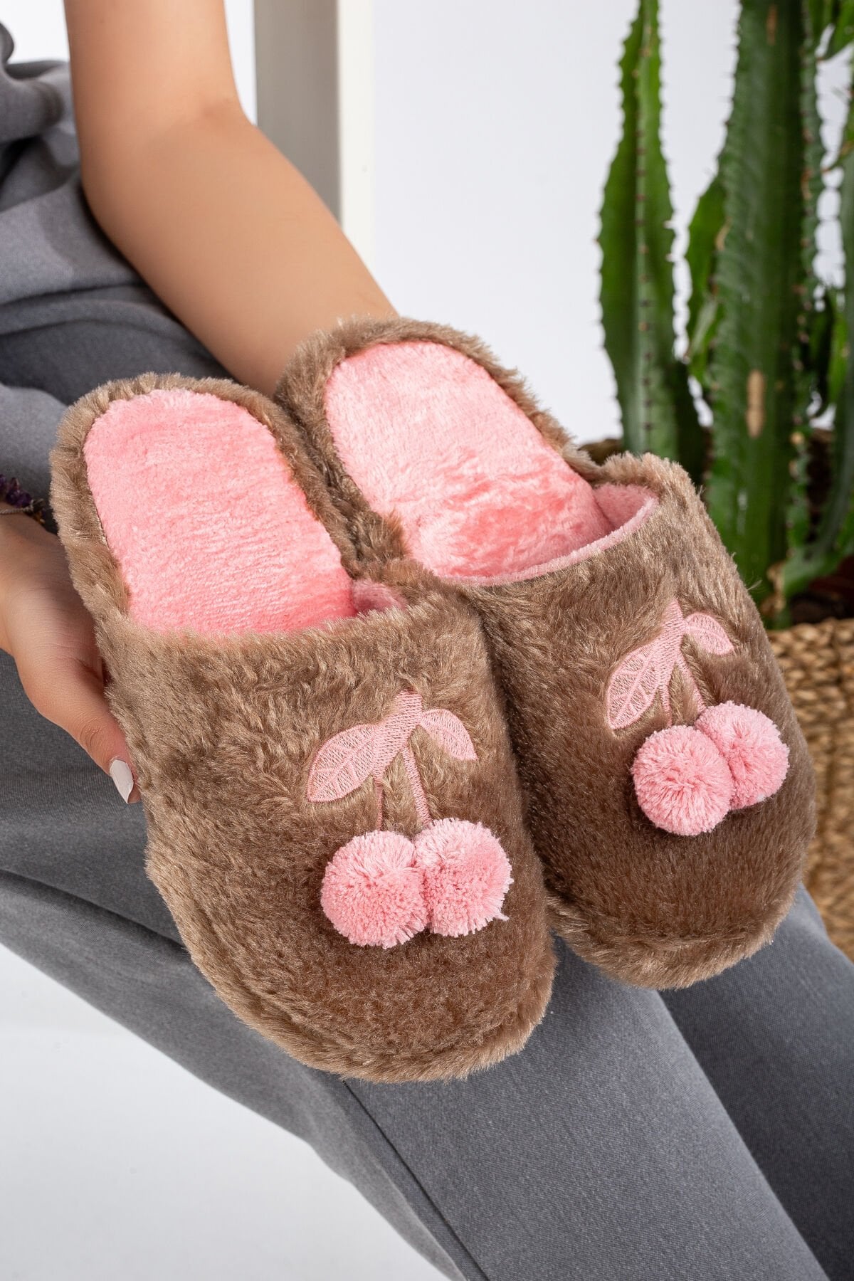 Kadın Ev Terliği Kirazlı Ev Terliği Kışlık Terlik Misafir Terliği Tüylü Terlik TABA - 37