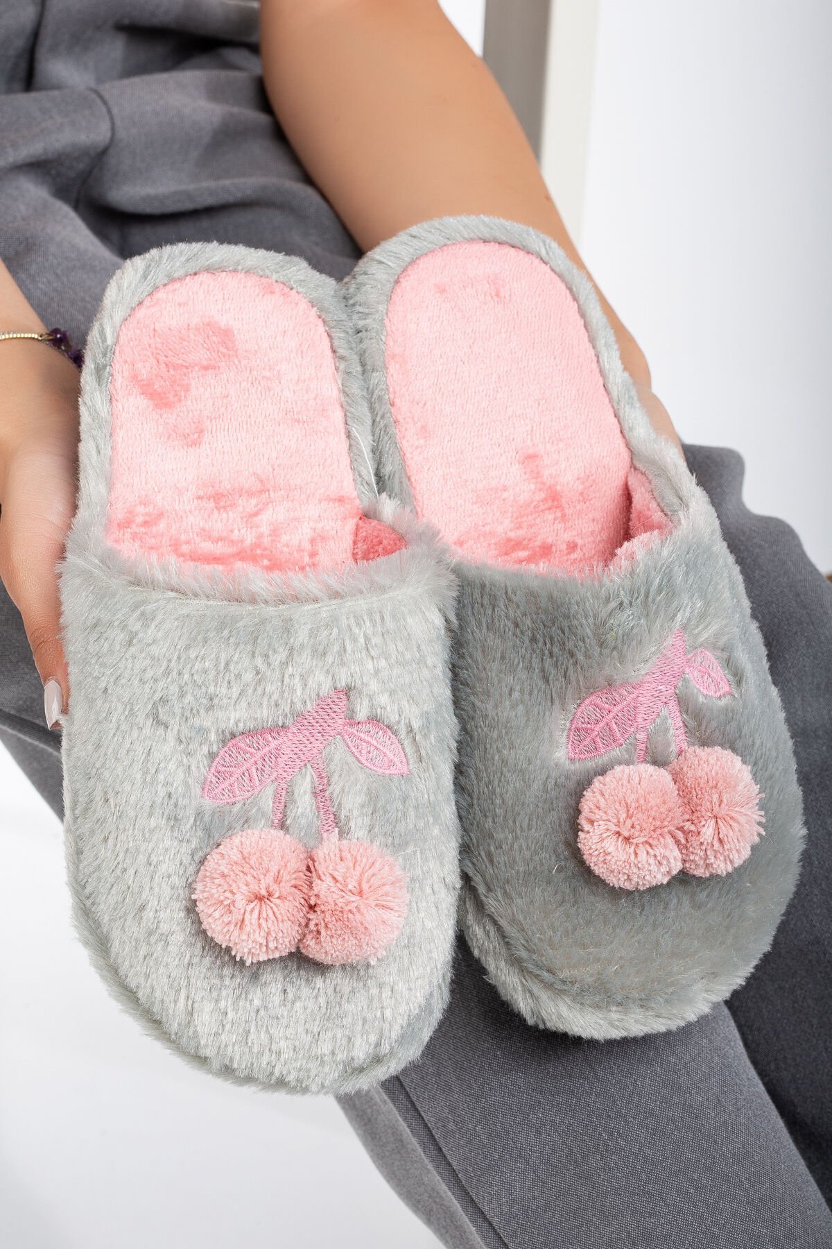 Kadın Ev Terliği Kirazlı Ev Terliği Kışlık Terlik Misafir Terliği Tüylü Terlik GRİ - 38