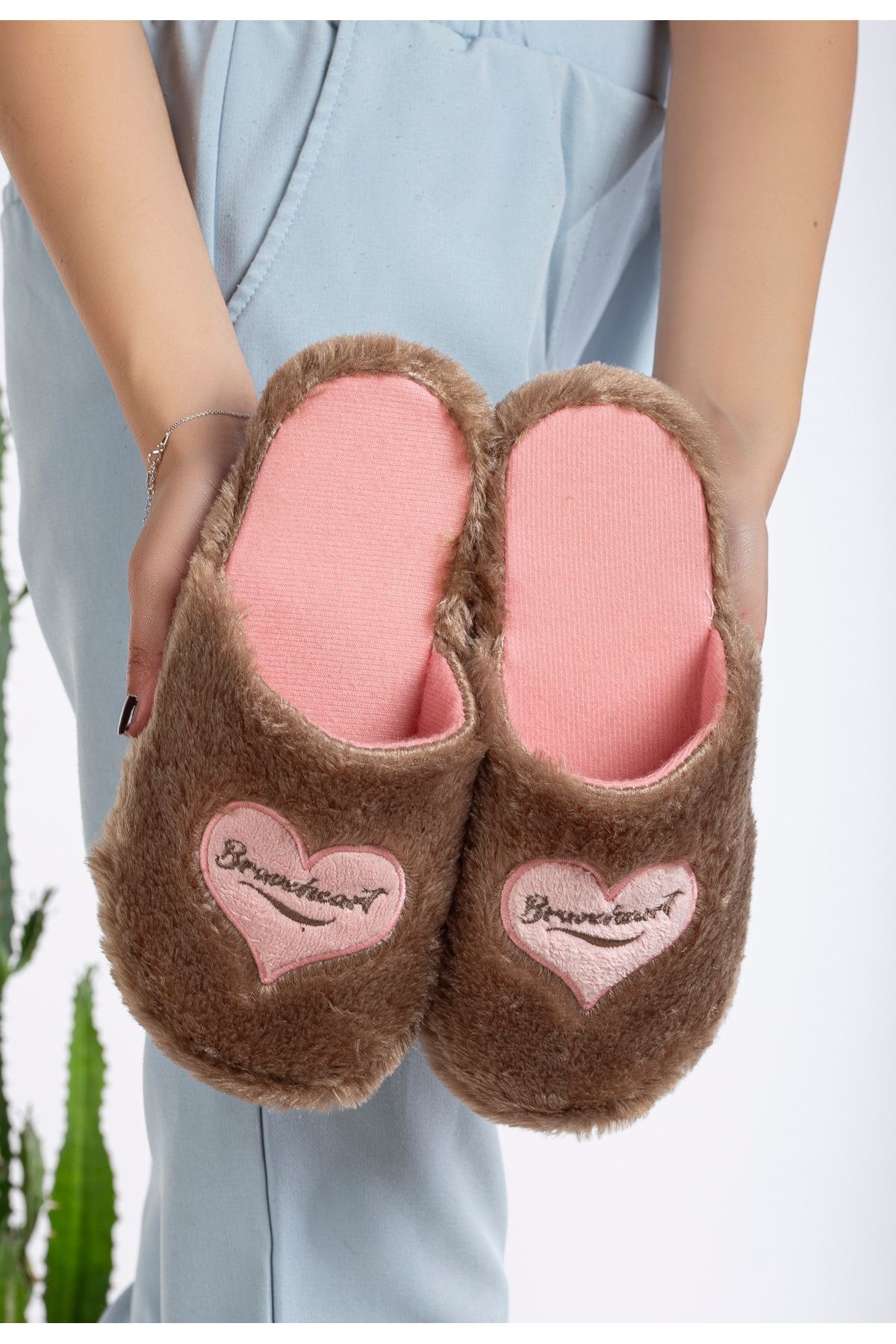 Önü Kapalı Pofuduk Kalp  Figürlü Panduf Kadın Ev Terliği Tüylü Terlik KAHVERENGİ - 37