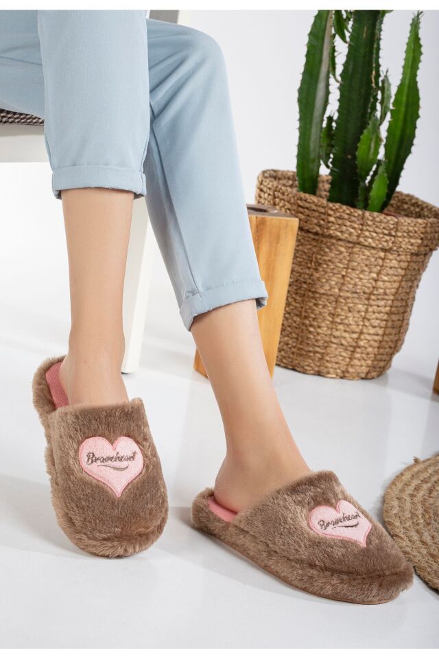 Önü Kapalı Pofuduk Kalp  Figürlü Panduf Kadın Ev Terliği Tüylü Terlik KAHVERENGİ - 37