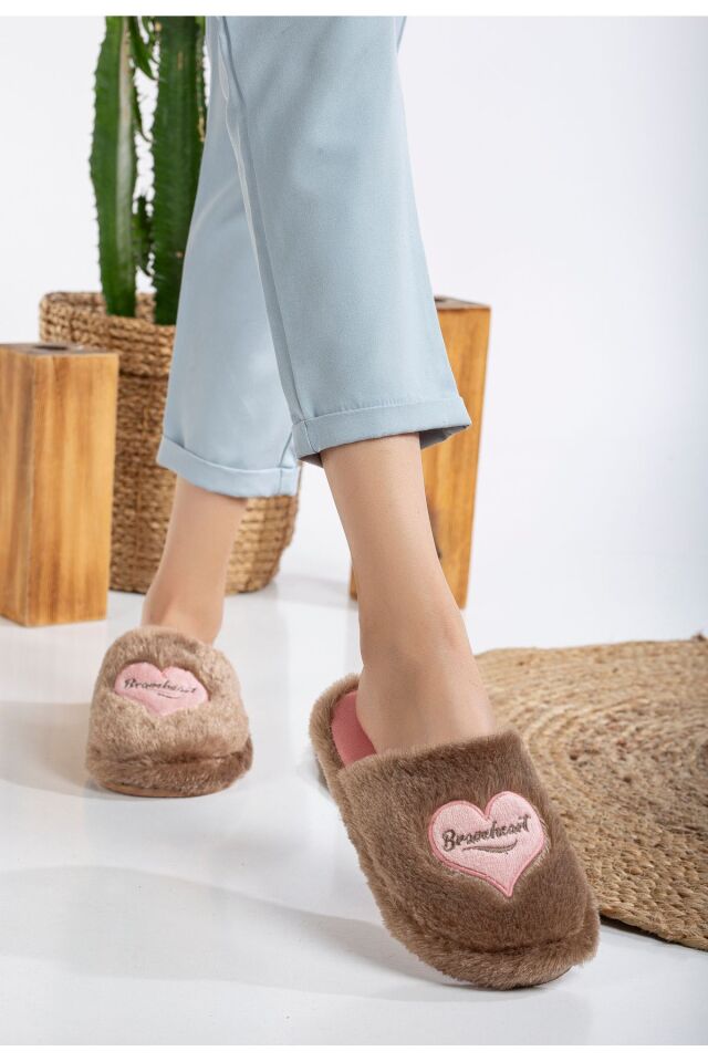 Önü Kapalı Pofuduk Kalp  Figürlü Panduf Kadın Ev Terliği Tüylü Terlik KAHVERENGİ - 37