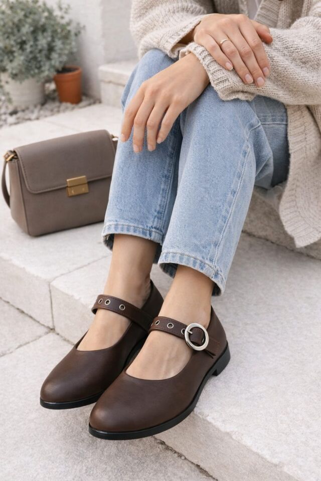 Şık Tasarım Tokalı Lastikli Klasik Babet Ayakkabı