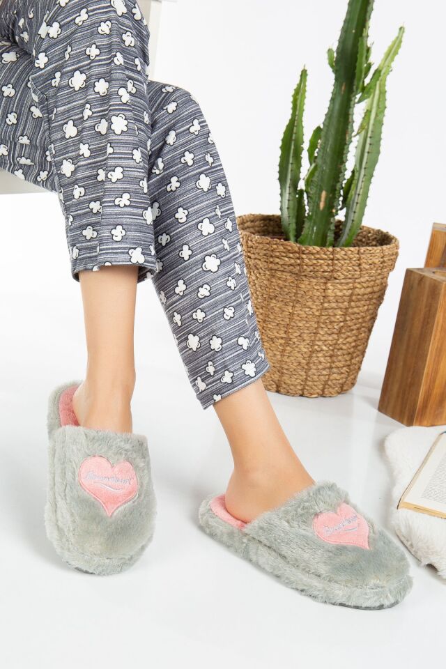 Önü Kapalı Pofuduk Kalp  Figürlü Panduf Kadın Ev Terliği Tüylü Terlik GRİ - 37