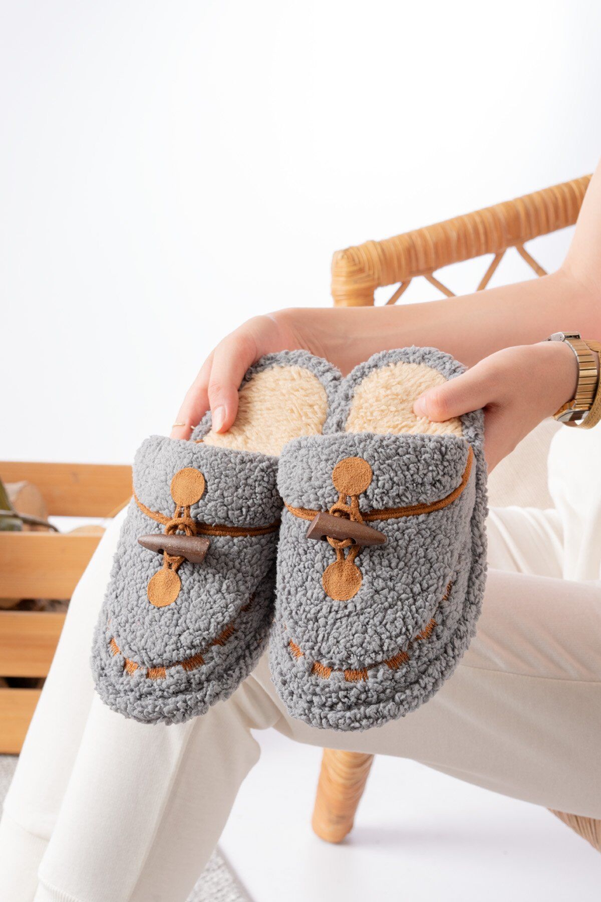 Kadın Ev Terliği Peluş Terlik Çeyiz ve Bohça Terliği Ses Yapmaz Kalın Taban GRİ - 39