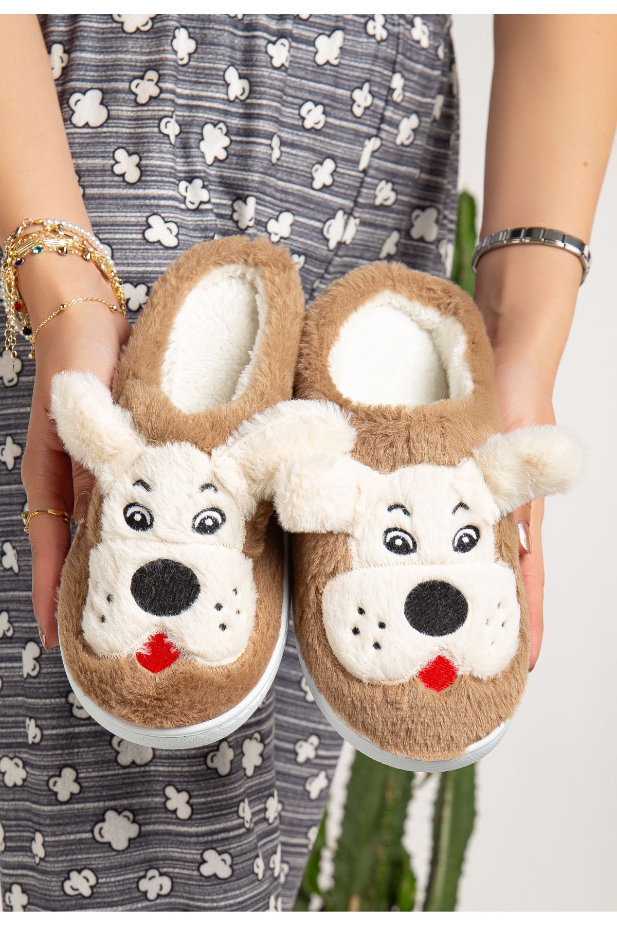 Köpekli Peluş Kaydırmaz Taban Ev Terliği KAHVERENGİ - 36-37