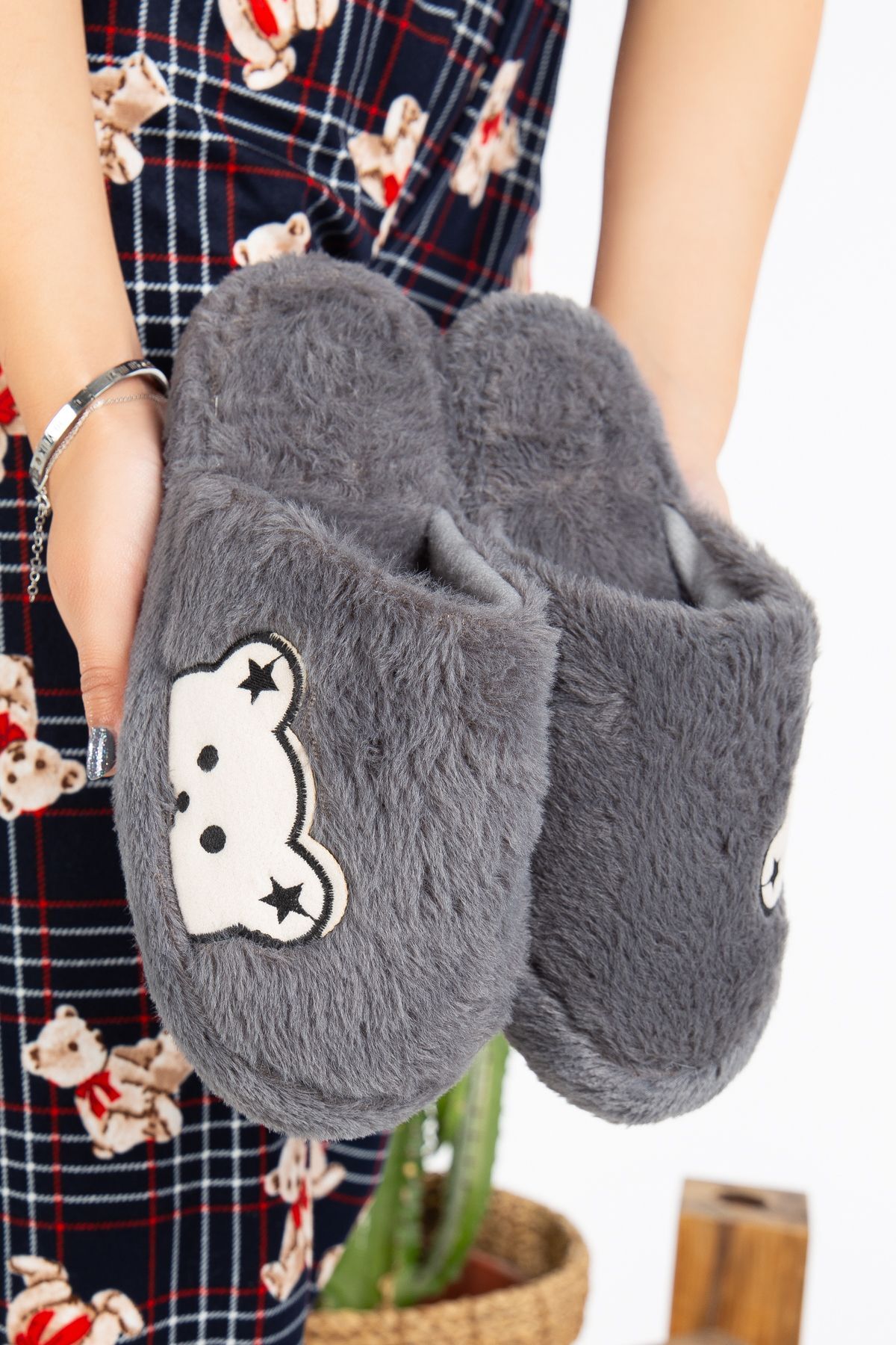 Kadın Panda Figürlü Sessiz Taban Peluş Ev Terliği GRİ - 36-37