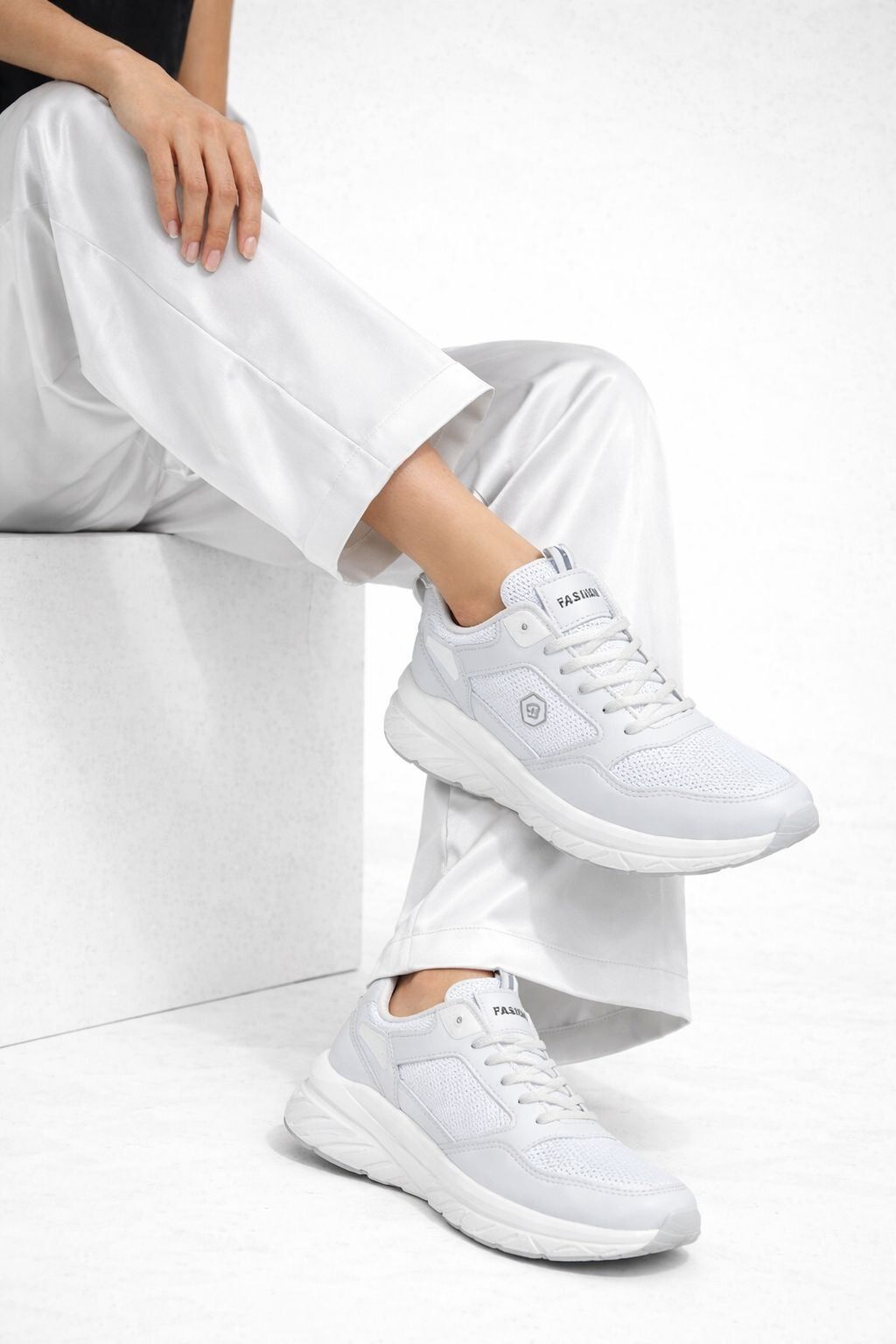 Kadın Sneaker Günlük Spor Ayakkabı Kalın Taban Hafif Rahat Yürüyüş Sneaker Modern Tasarım Şık Kombin Uyumlu BEYAZ - 40