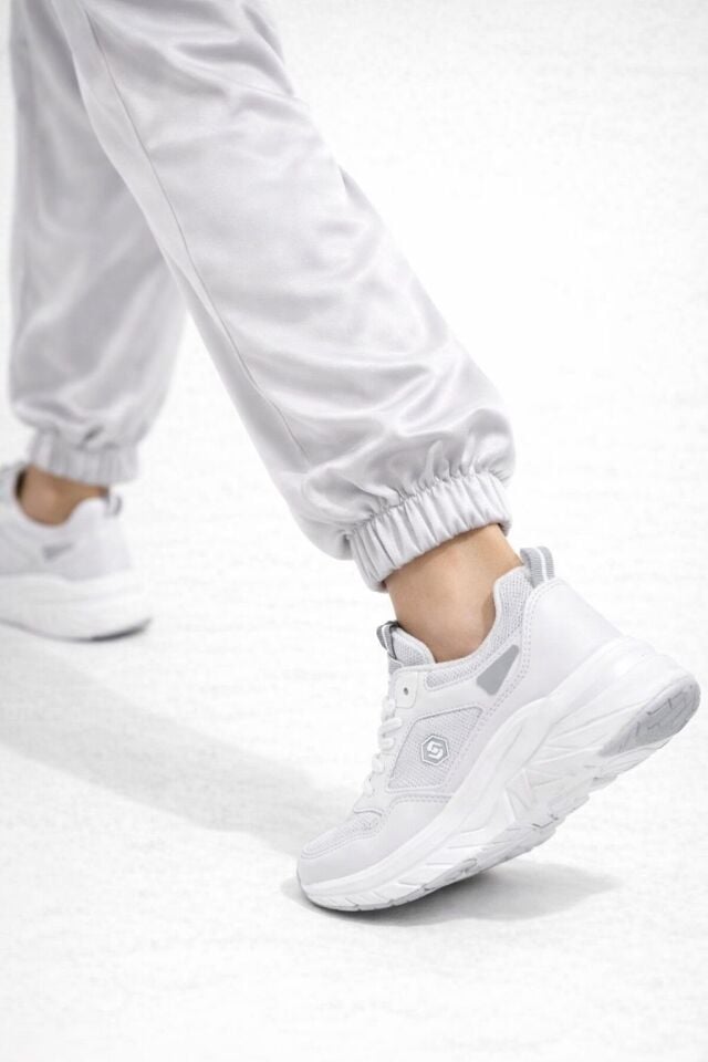 Kadın Sneaker Günlük Spor Ayakkabı Kalın Taban Hafif Rahat Yürüyüş Sneaker Modern Tasarım Şık Kombin Uyumlu BEYAZ - 40