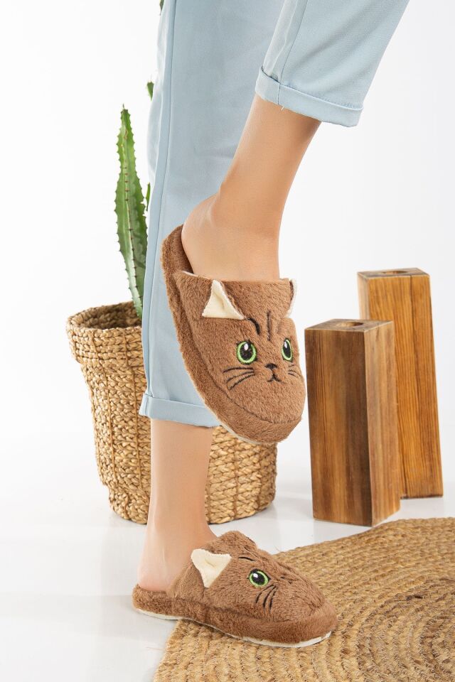 Kadın Kedi Figürlü Sessiz Taban Peluş Ev Terliği VİZON - 36-37