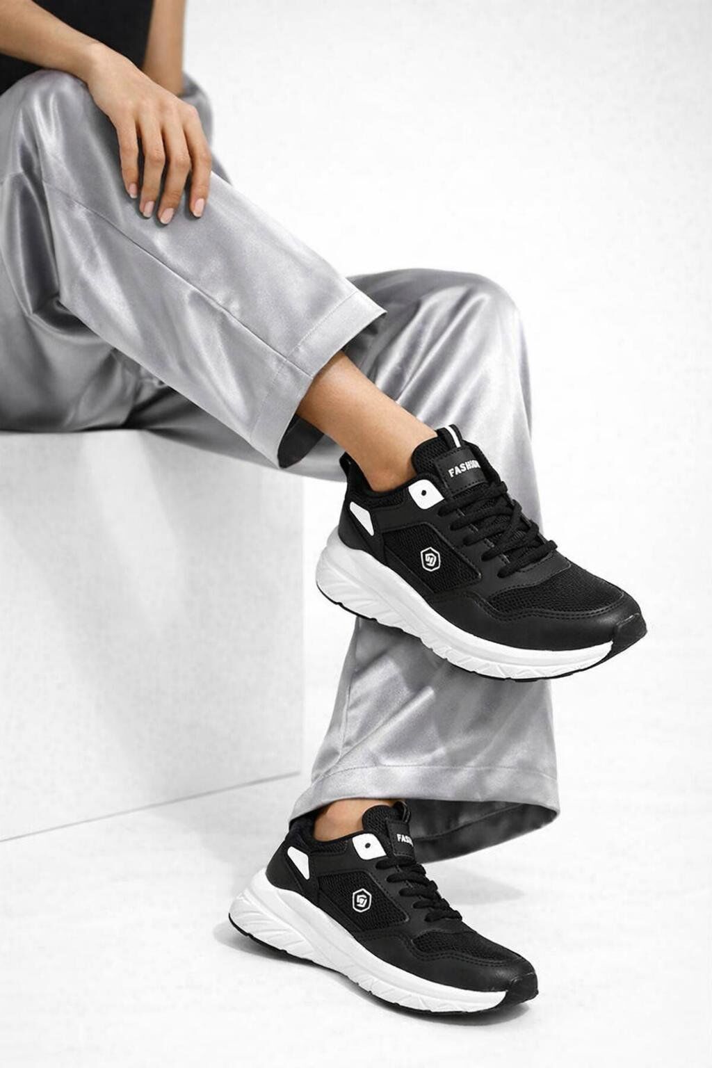 Kadın Sneaker Günlük Spor Ayakkabı Kalın Taban Hafif Rahat Yürüyüş Sneaker Modern Tasarım Şık Kombin Uyumlu SİYAH-BEYAZ - 40