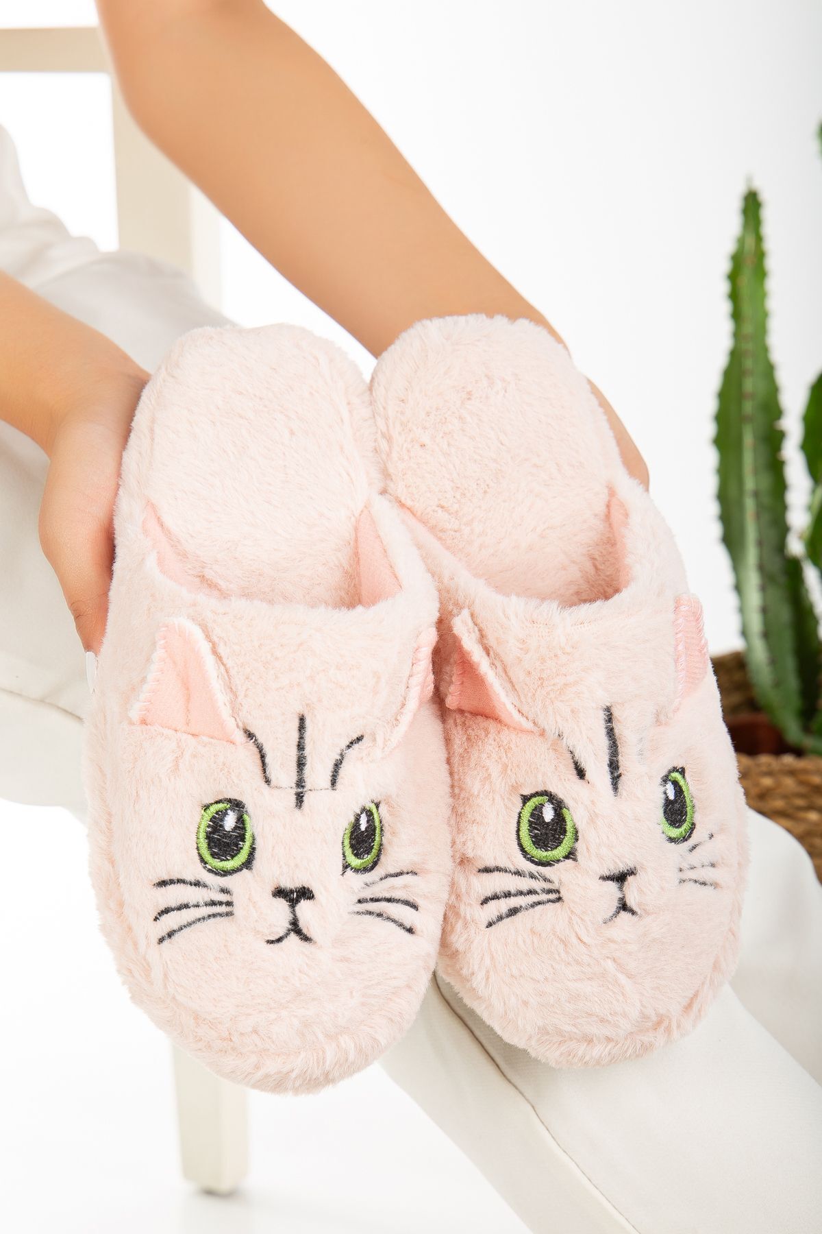 Kadın Kedi Figürlü Sessiz Taban Peluş Ev Terliği PUDRA - 38-39