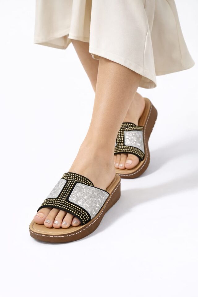 Taşlı Yumuşak Hafif Taban Önü Açık Günlük Anne Kadın Terlik ALTIN - 40