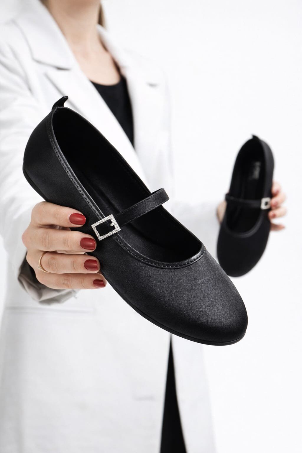 Saten Kadın Siyah Babet Ayakkabı – İnce Tokalı Klasik & Rahat Model SİYAH - 40