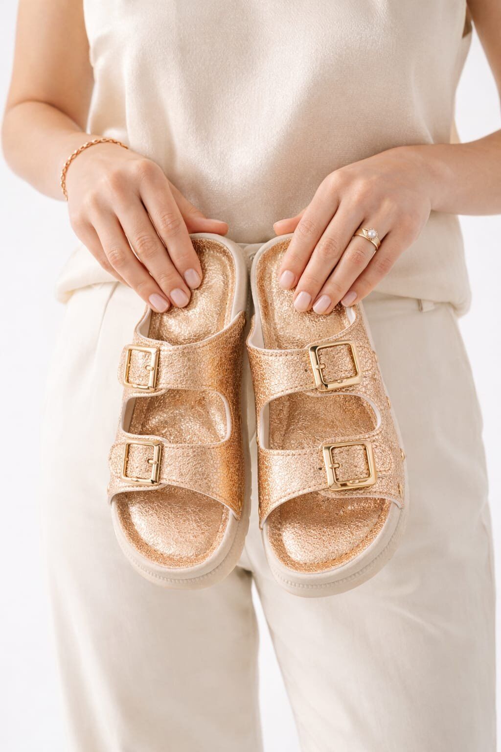 Kadın Çift Tokalı Anatomik- Ortopedik Günlük Terlik - Rahat Taban ALTIN - 40