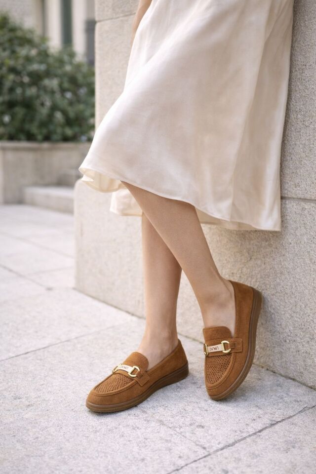 Nima Delikli Süet Gold Aksesuarlı Kadın Wanetti Günlük Rahat Ortapedik Taban Ayakkabı