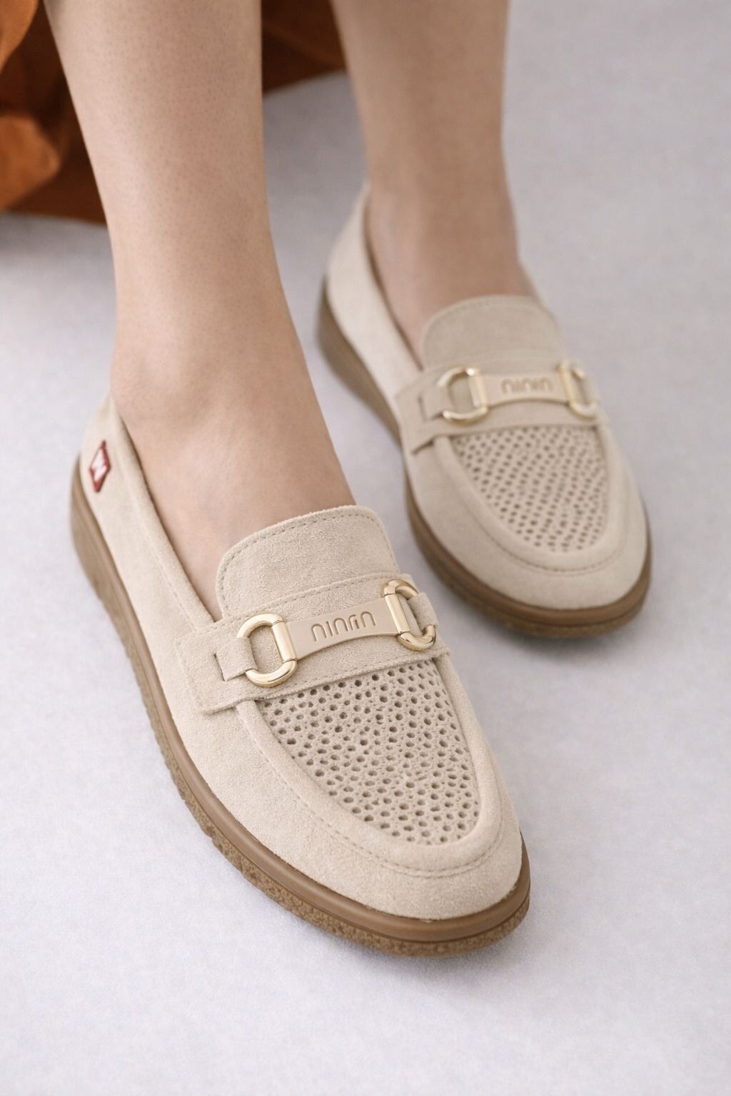 Nima Delikli Süet Gold Aksesuarlı Kadın Wanetti Günlük Rahat Ortapedik Taban Ayakkabı KREM - 38