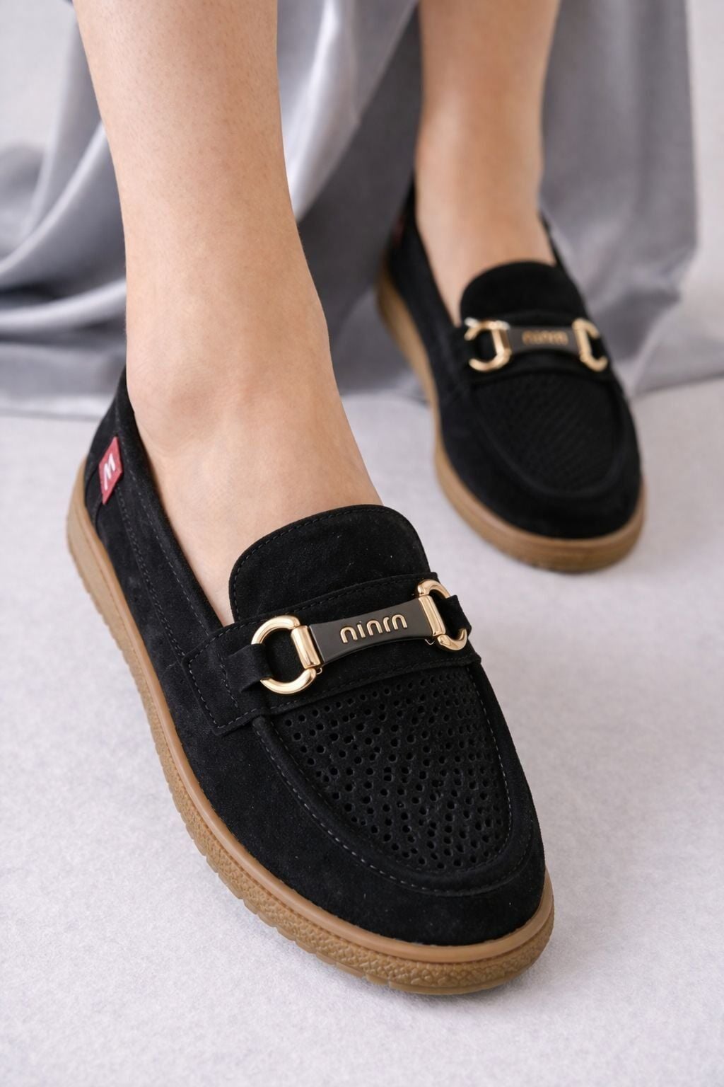 Nima Delikli Süet Gold Aksesuarlı Kadın Wanetti Günlük Rahat Ortapedik Taban Ayakkabı SİYAH - 40