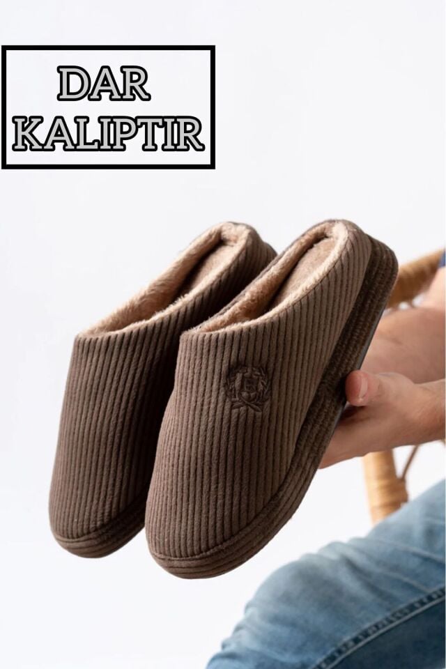 Unisex Nakışlı Kadife Ev Terliği Unisex Nakışlı Kadife Ev Terliği