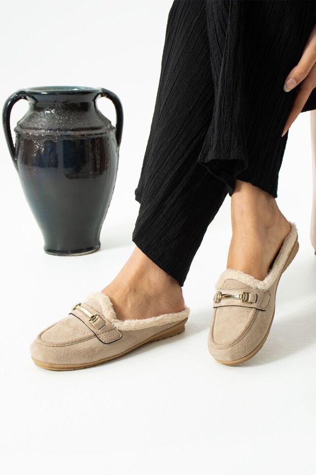 Kadın Babet Toka Detaylı İçi Kürklü Şık Rahat Ortopedik Günlük Terlik KREM - 40