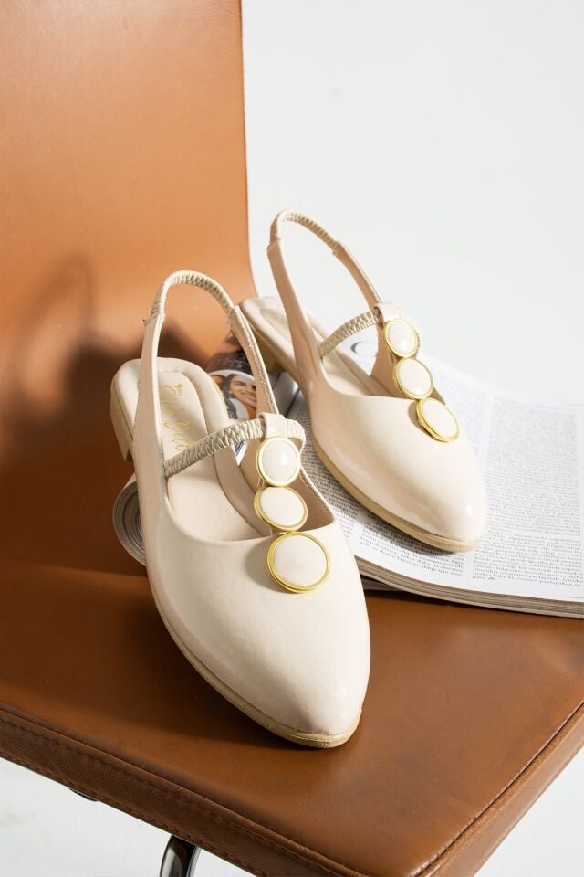 Önü Kapalı Taşlı Arkası Açık Düz Taban Babet Sandalet