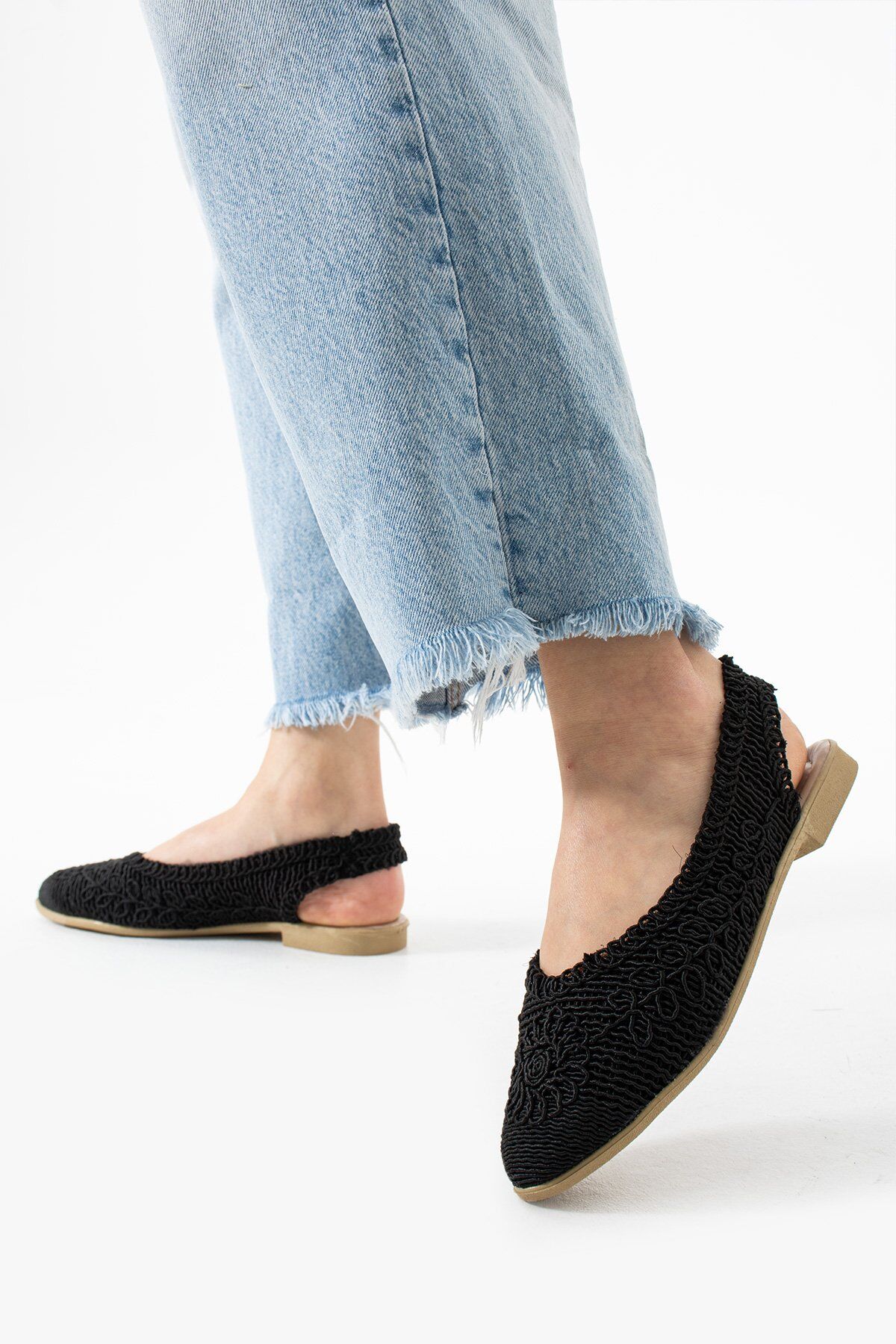 İnce Topuk İplik Örme Nakışlı Kadın Sandalet SİYAH - 37