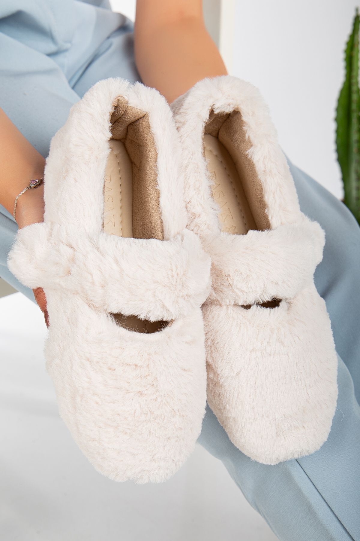 Yumuşak Peluş Kadın Ev Babeti Ses Yapmaz Hafif Taban Panduf EKRU - 40