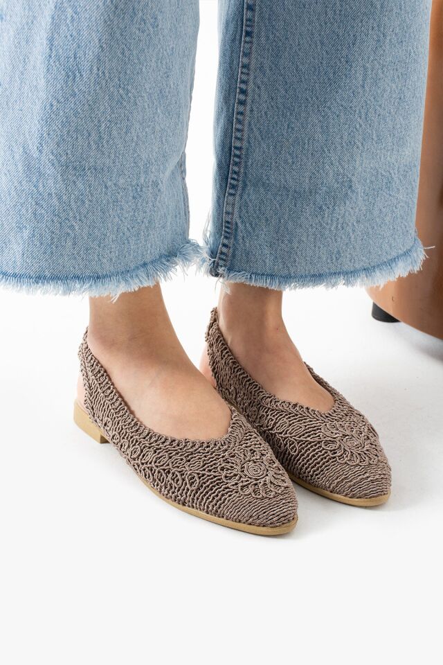 İnce Topuk İplik Örme Nakışlı Kadın Sandalet VİZON - 40