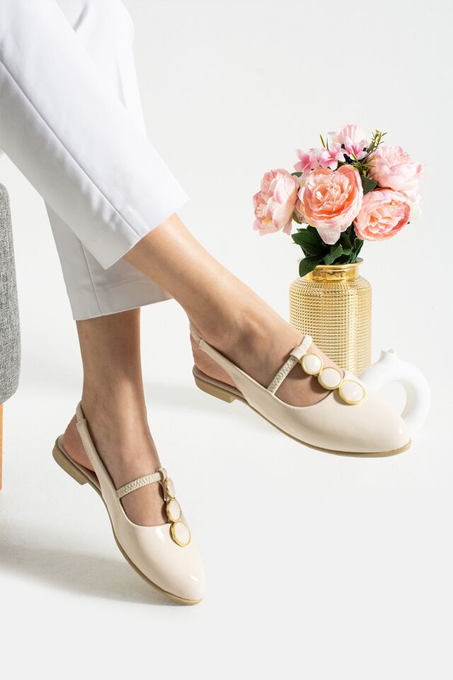 Önü Kapalı Taşlı Arkası Açık Düz Taban Babet Sandalet KREM - 38