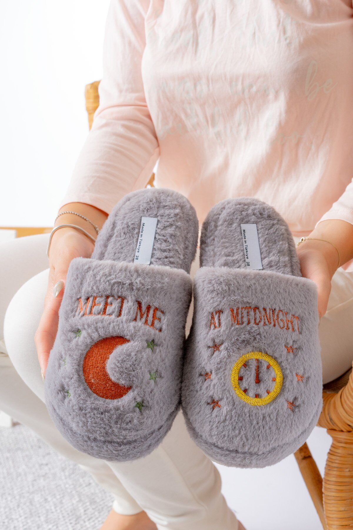 Peluş Gece Gündüz Kadın Ev Terliği  Peluş Ev Terliği Misafir Terliği Bohça Terliği GRİ - 38