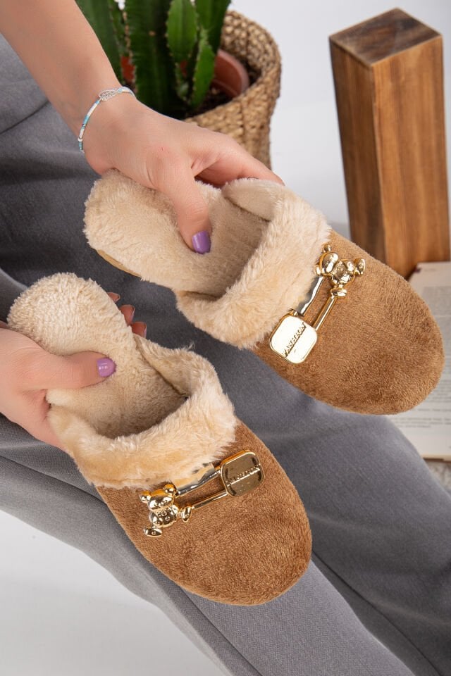 Kadın Tokalı Peluş Terlik Ev Terliği-Misafir Terliği-Bohça Terliği-Çeyiz Terliği Kadın Tokalı Peluş Terlik Ev Terliği-Misafir Terliği-Bohça Terliği-Çeyiz Terliği