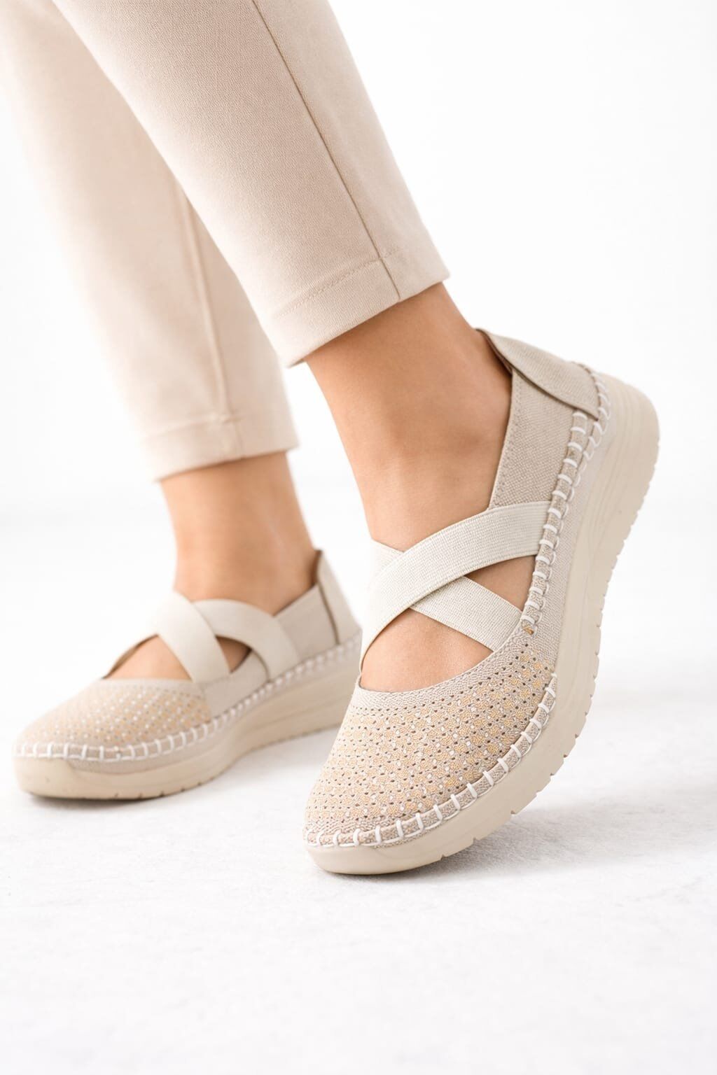 Kadın Ortopedik Rahat Yürüyüş Ayakkabısı Çapraz Lastik Bantlı