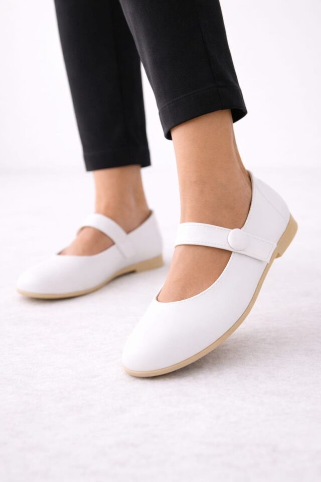 Ofis Şıklığı Sivri Burun Düğmeli Lastikli Babet Ofis Şıklığı Sivri Burun Düğmeli Lastikli Babet