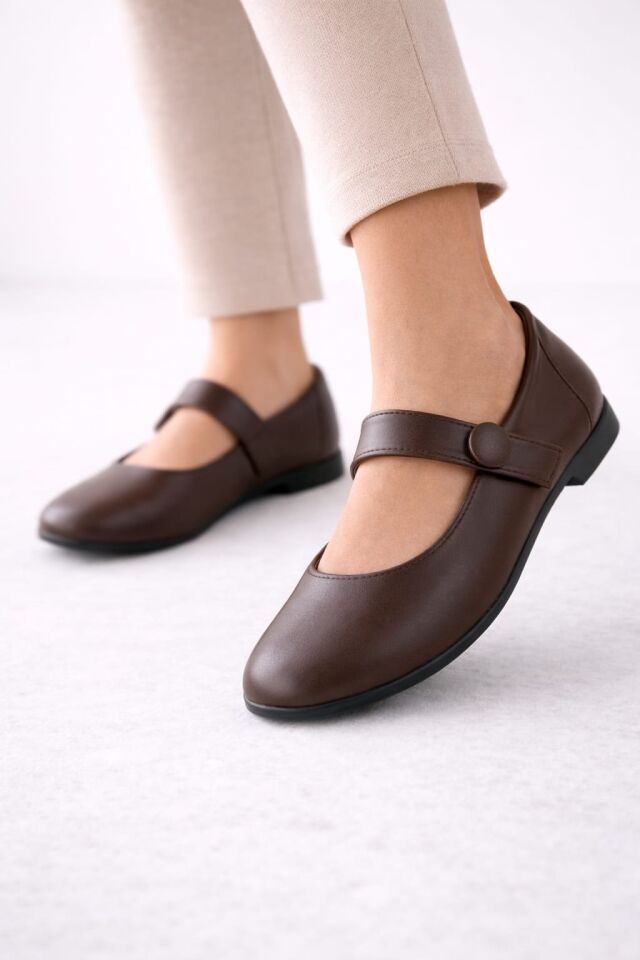 Ofis Şıklığı Sivri Burun Düğmeli Lastikli Babet SİYAH - 40