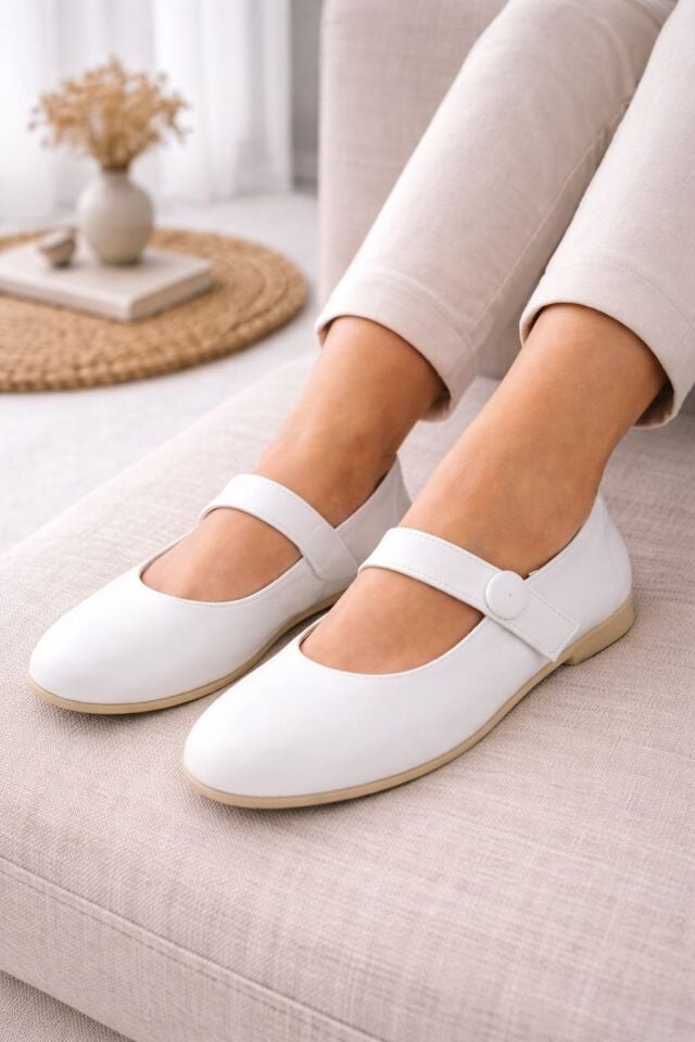 Ofis Şıklığı Sivri Burun Düğmeli Lastikli Babet BEYAZ - 40