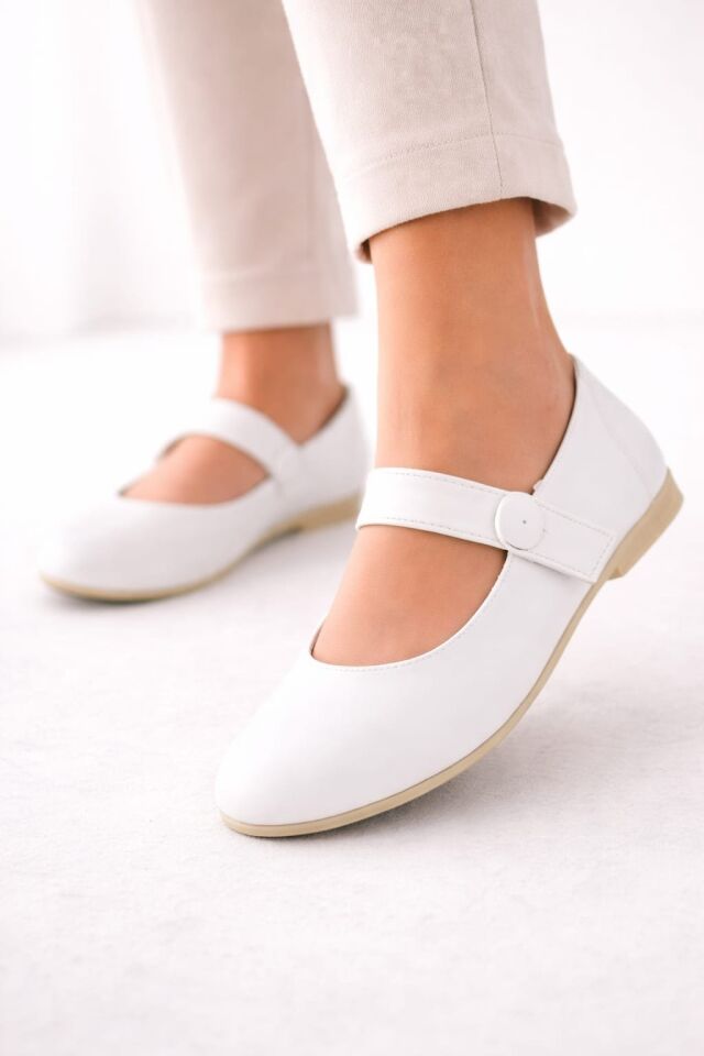 Ofis Şıklığı Sivri Burun Düğmeli Lastikli Babet BEYAZ - 40