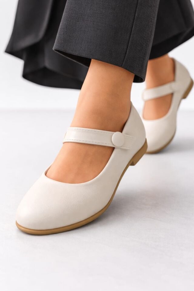 Ofis Şıklığı Sivri Burun Düğmeli Lastikli Babet Ofis Şıklığı Sivri Burun Düğmeli Lastikli Babet